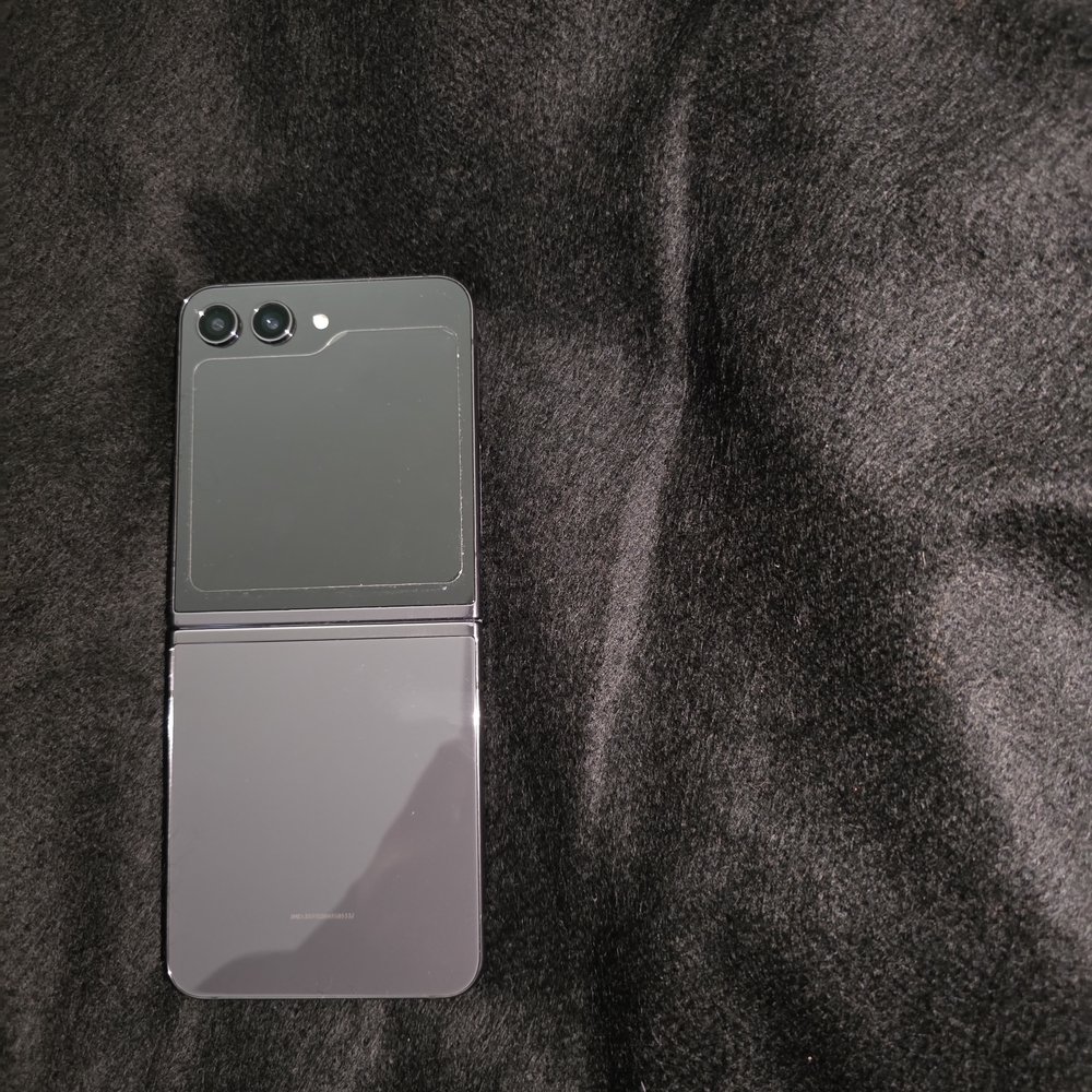 Samsung Galaxy Z Flip4 - Black
